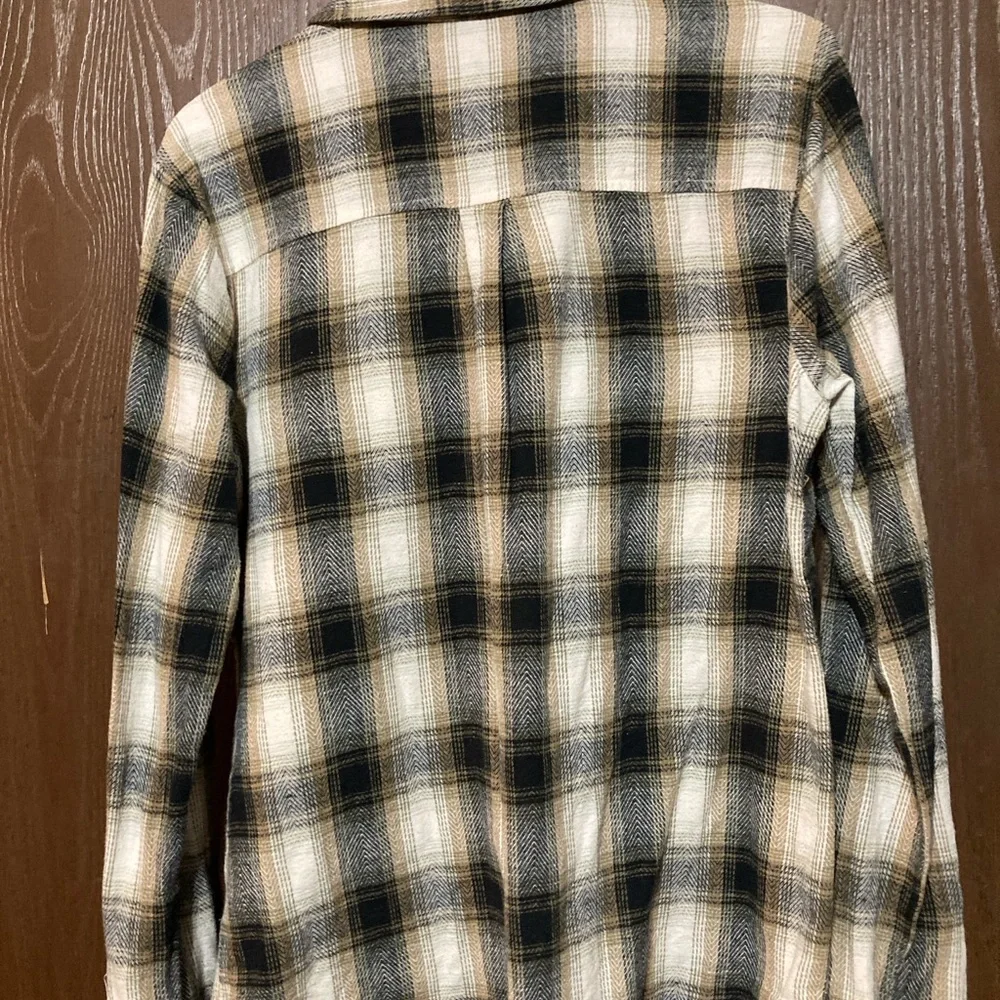 BKE Black and Cream Plaid Casual Shirt - Picture 4 of 4